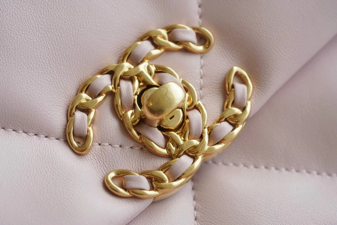 샤넬 19백 미디엄(스몰) 골드 체인 램스킨 페일 핑크