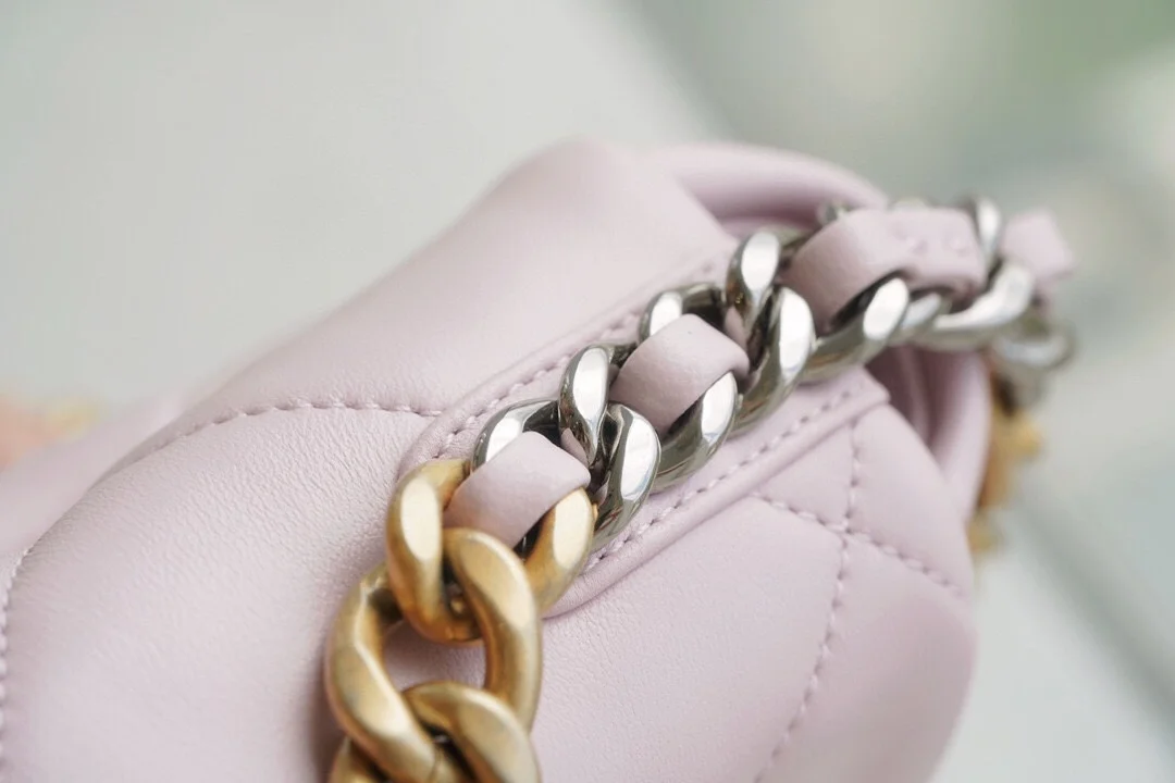 샤넬 19백 미디엄(스몰) 골드 체인 램스킨 페일 핑크