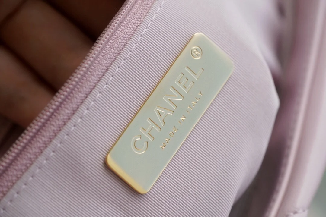 샤넬 19백 미디엄(스몰) 골드 체인 램스킨 페일 핑크