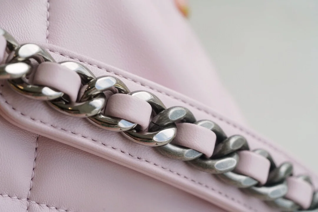 샤넬 19백 미디엄(스몰) 골드 체인 램스킨 페일 핑크