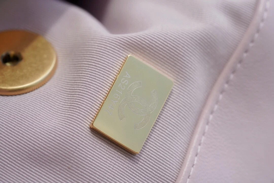 샤넬 19백 미디엄(스몰) 골드 체인 램스킨 페일 핑크