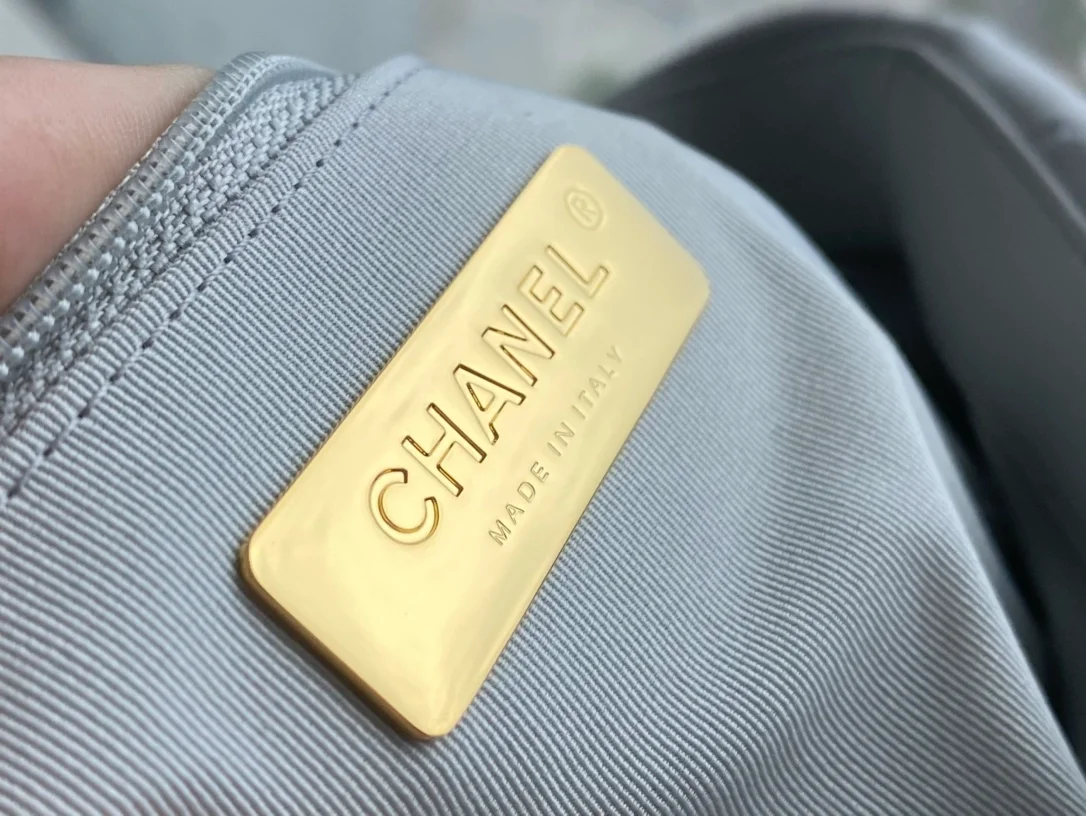 샤넬 19백 미디엄(스몰) 골드 체인 램스킨 그레이