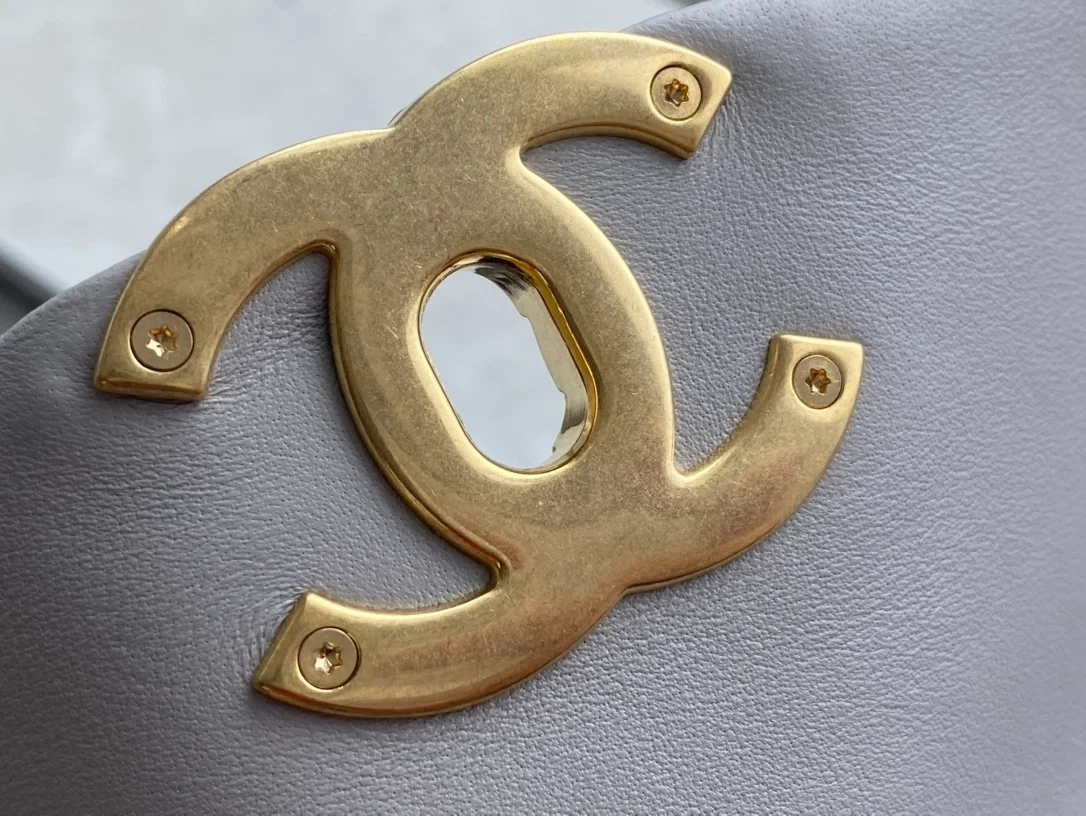 샤넬 19백 미디엄(스몰) 골드 체인 램스킨 그레이