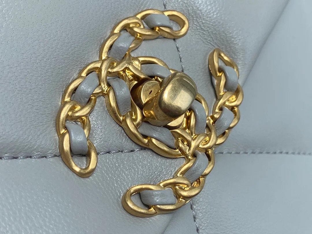 샤넬 19백 미디엄(스몰) 골드 체인 램스킨 그레이