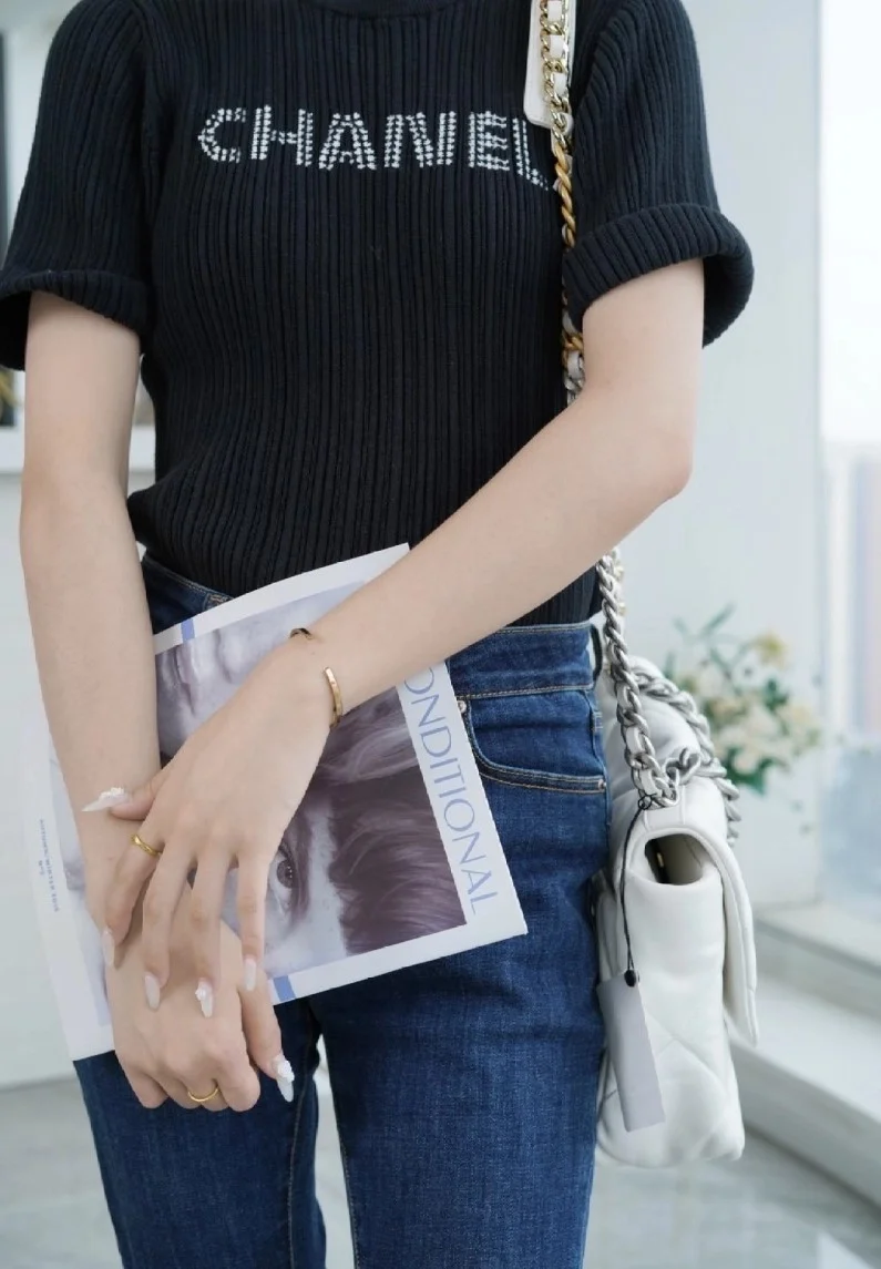 샤넬 19백 라지 실버 체인 램스킨 화이트