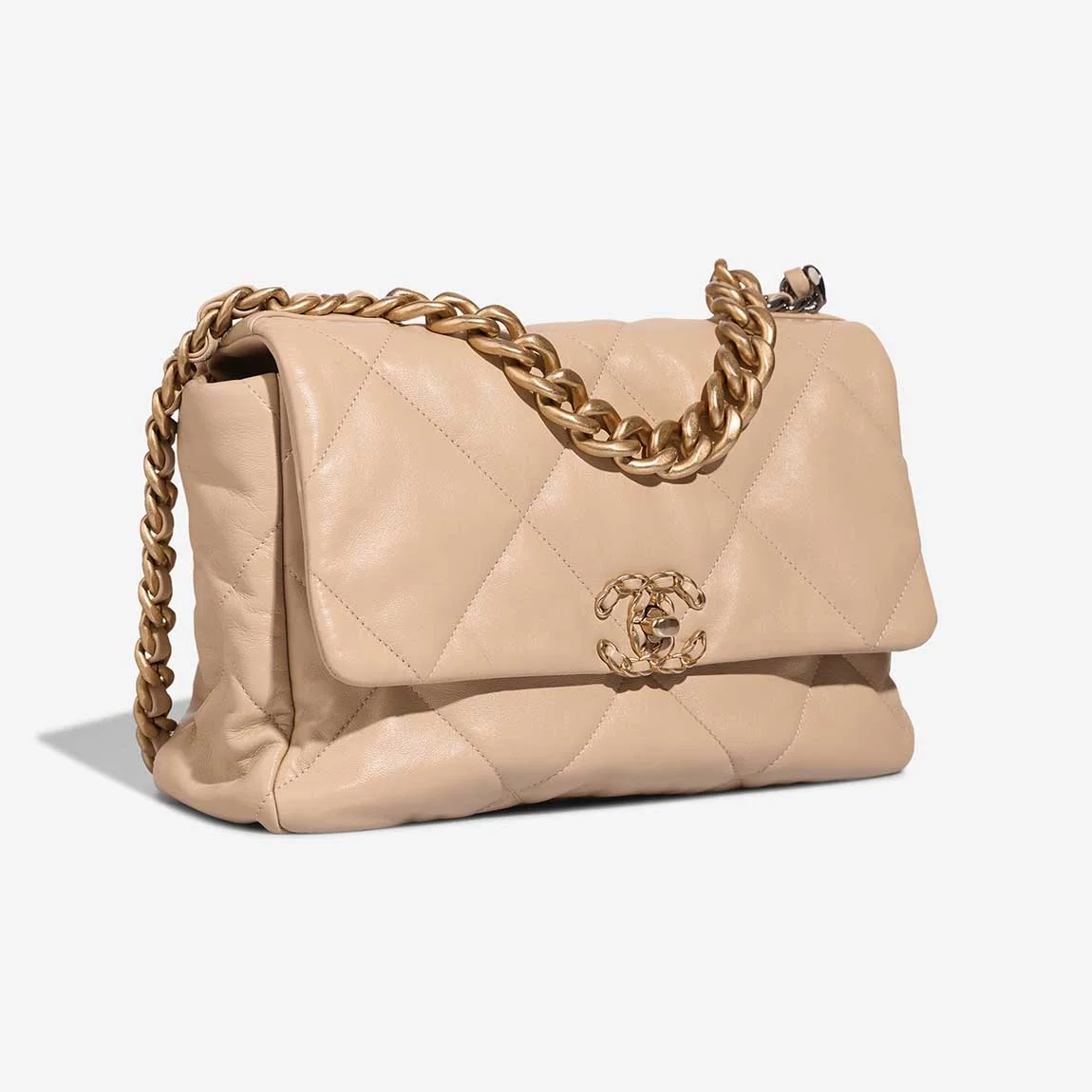 샤넬 19백 라지 골드 체인 램스킨 살구