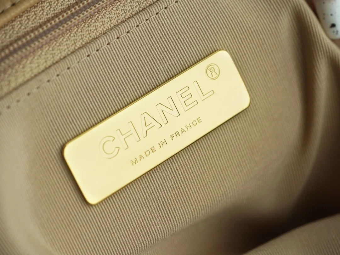 샤넬 19백 라지 골드 체인 램스킨 살구