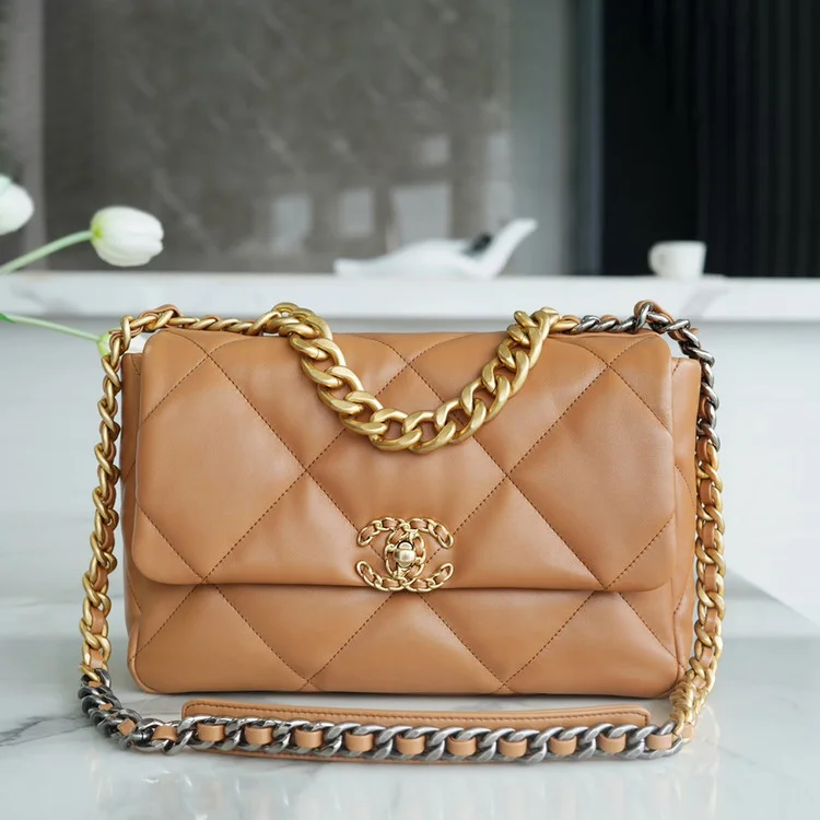 샤넬 19백 라지 골드 체인 램스킨 캬라멜