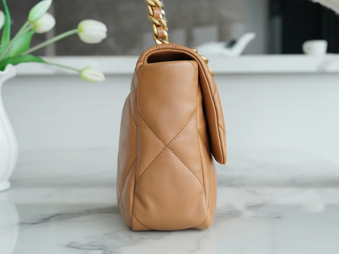 샤넬 19백 라지 골드 체인 램스킨 캬라멜