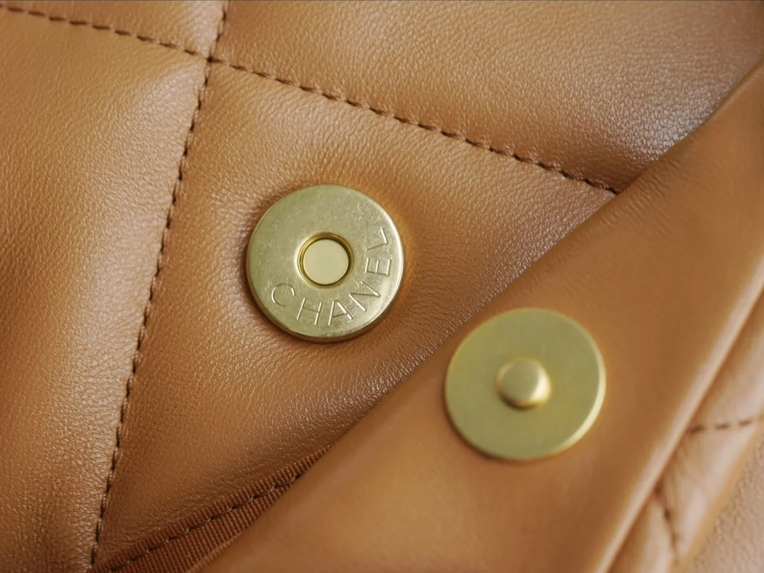 샤넬 19백 라지 골드 체인 램스킨 캬라멜