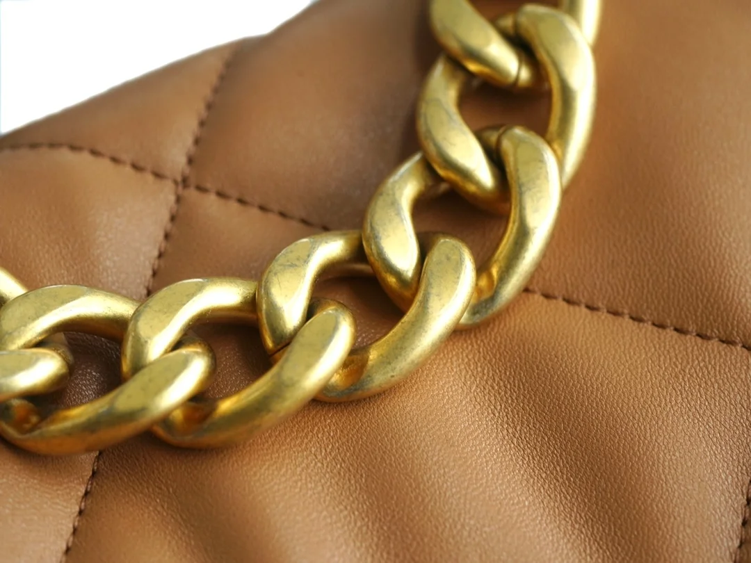 샤넬 19백 라지 골드 체인 램스킨 캬라멜