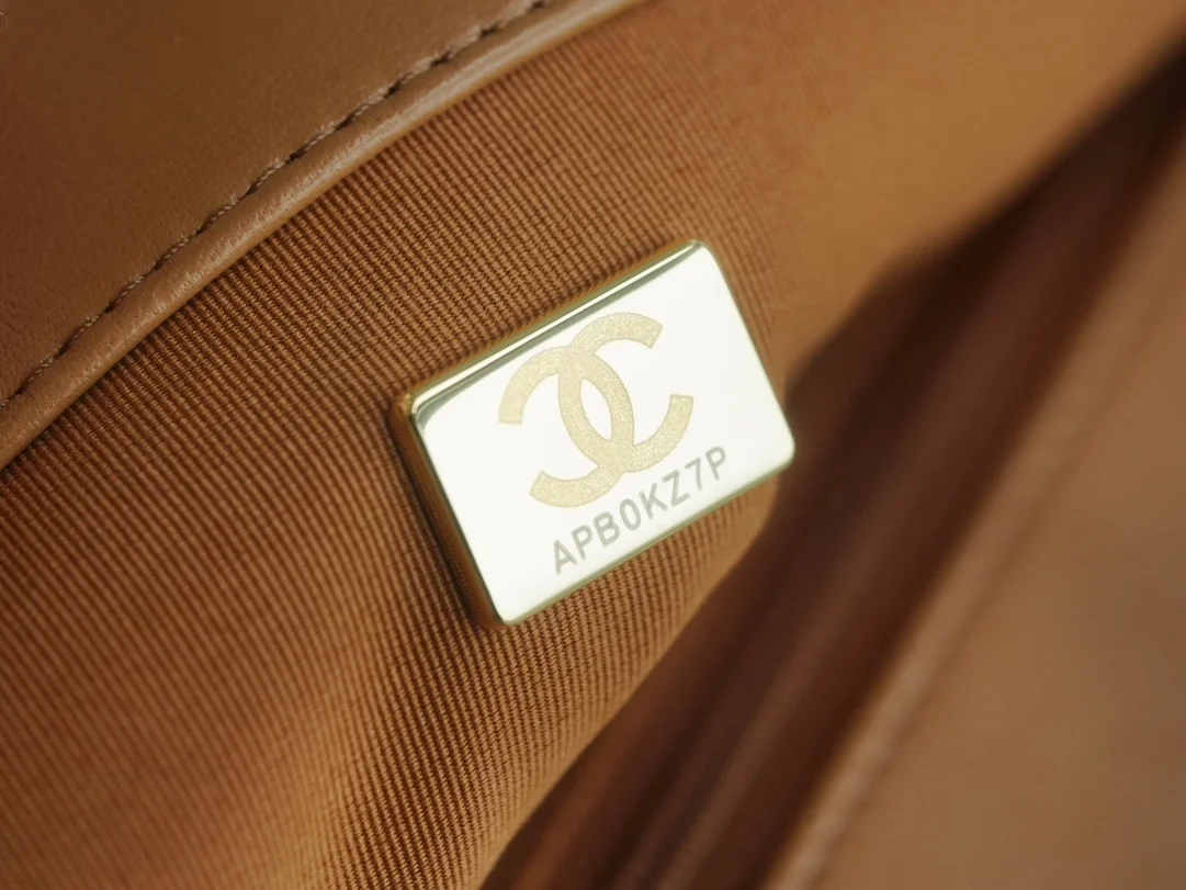 샤넬 19백 라지 골드 체인 램스킨 캬라멜