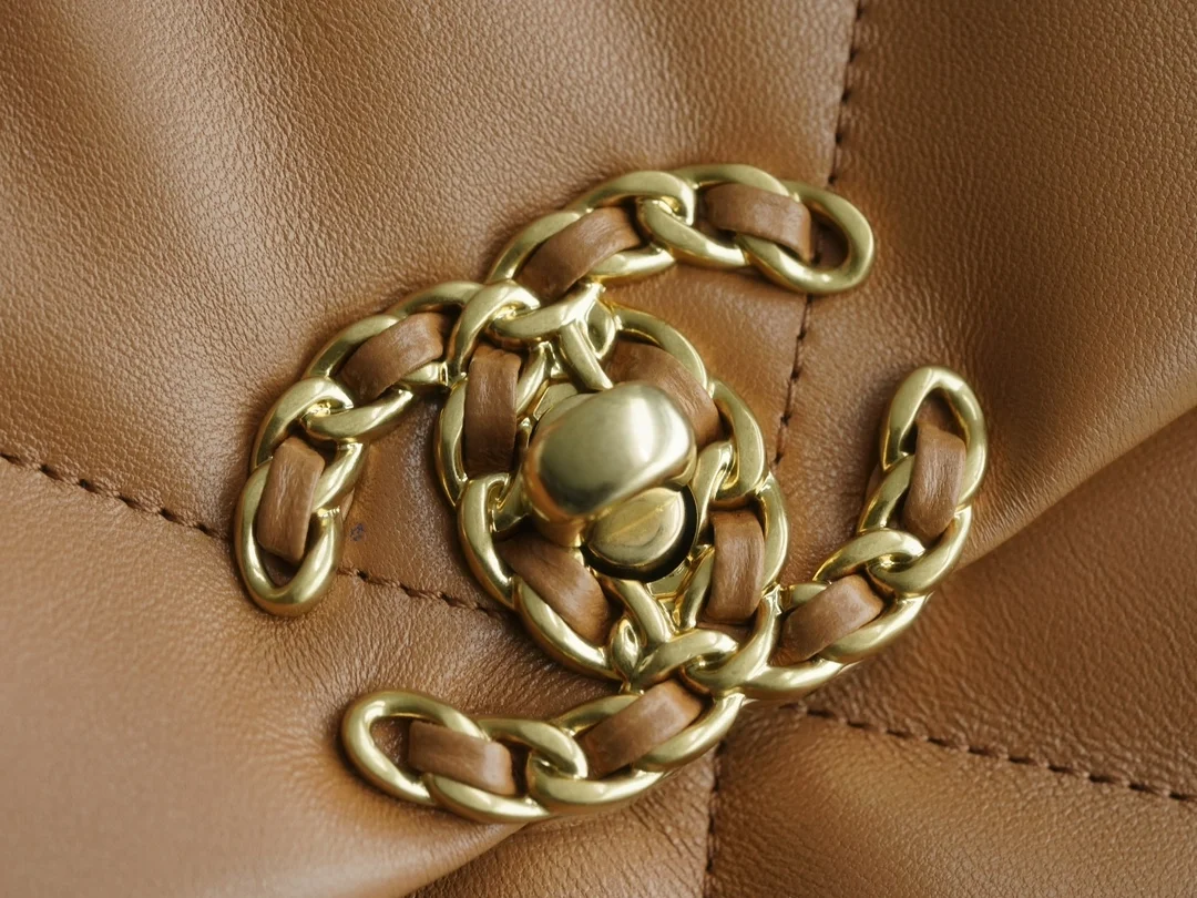 샤넬 19백 라지 골드 체인 램스킨 캬라멜