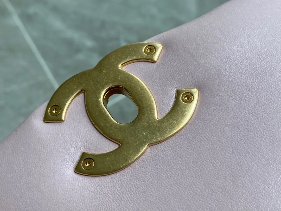 샤넬 19백 라지 골드 체인 램스킨 핑크