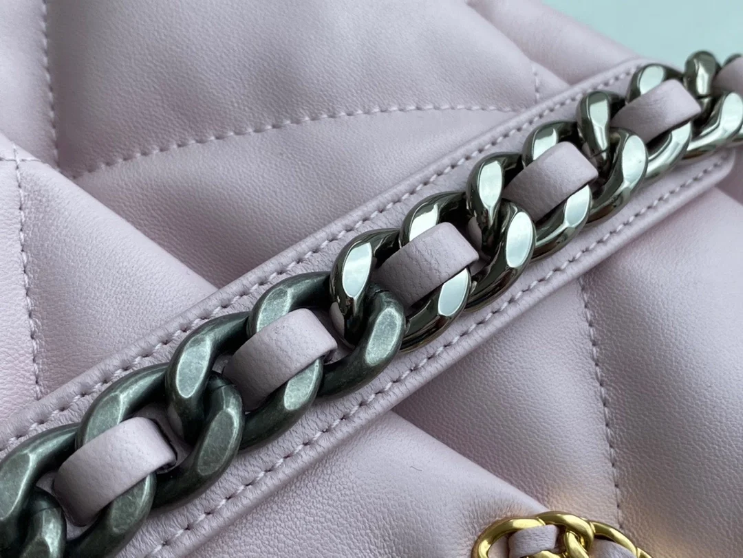 샤넬 19백 라지 골드 체인 램스킨 핑크