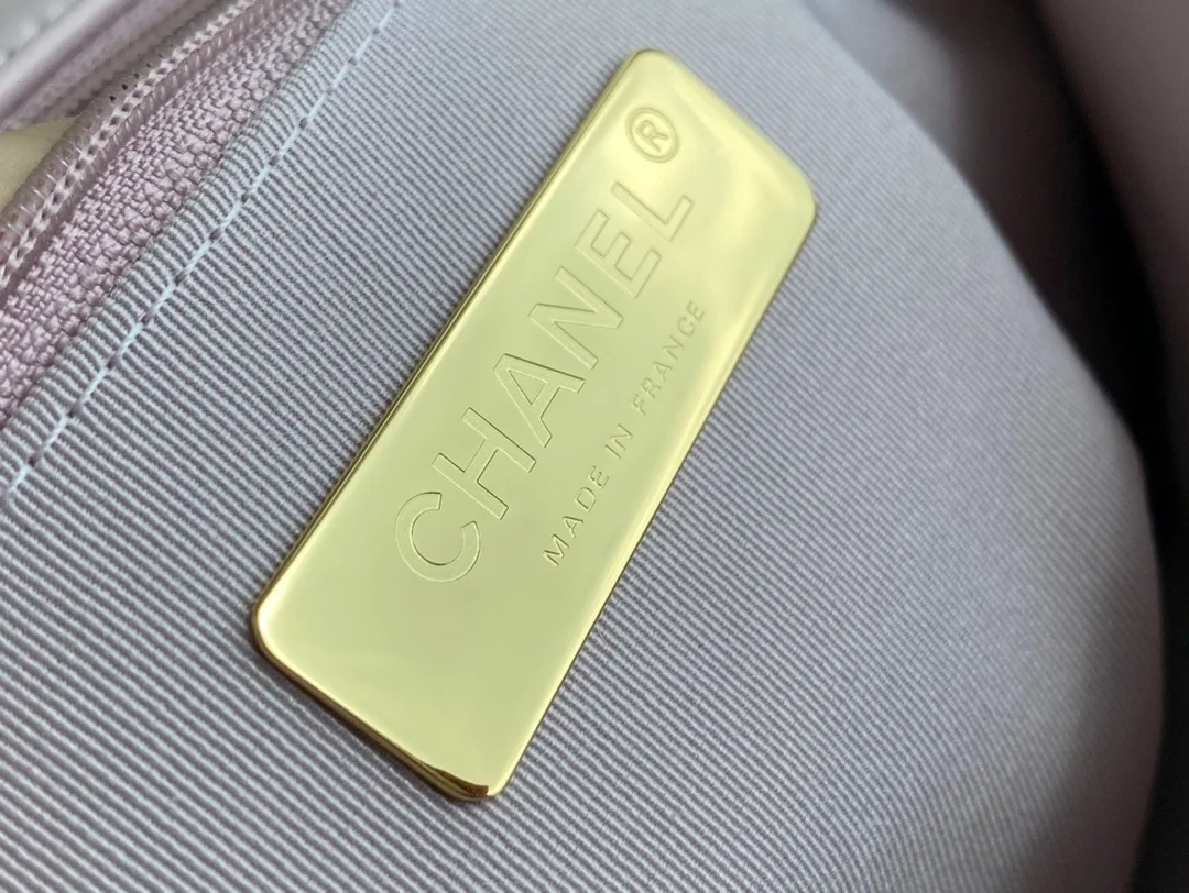 샤넬 19백 라지 골드 체인 램스킨 핑크