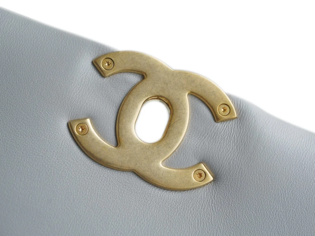 샤넬 19백 라지 골드 체인 램스킨 그레이