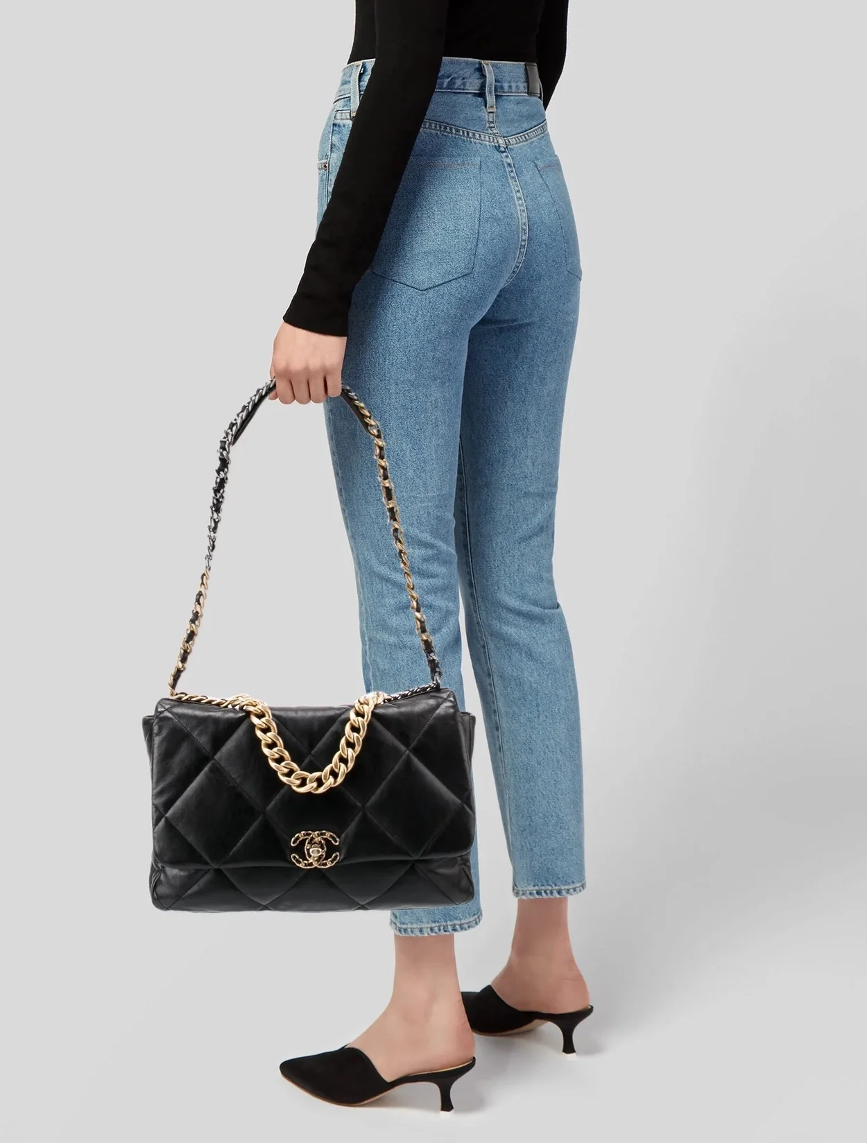 샤넬 19백 맥시 골드 체인 램스킨 블랙 골드