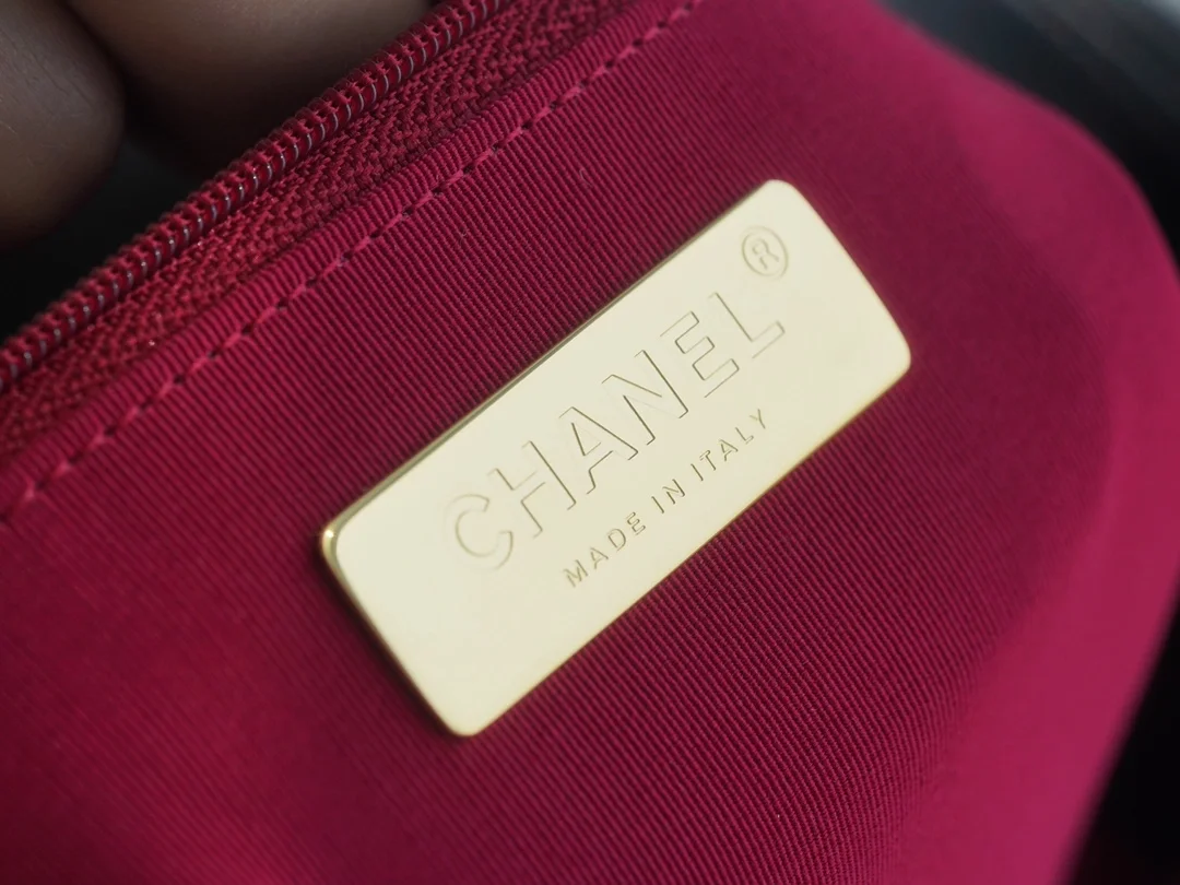 샤넬 19백 맥시 골드 체인 램스킨 블랙 골드