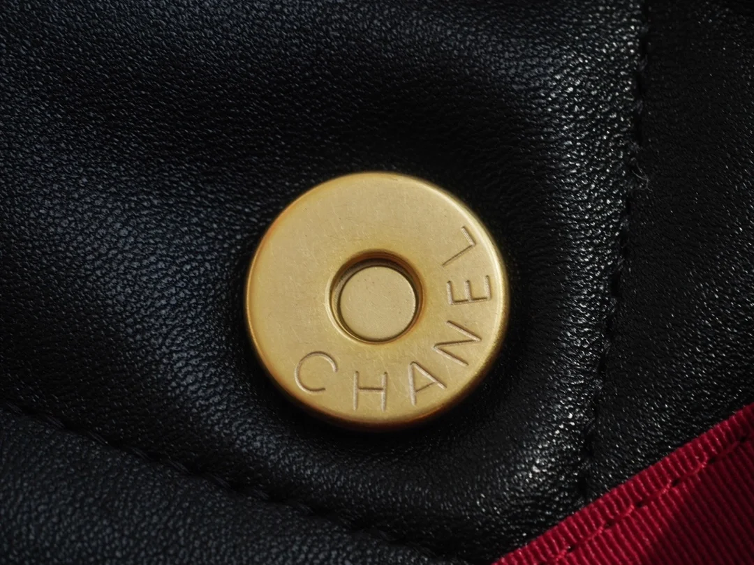 샤넬 19백 맥시 골드 체인 램스킨 블랙 골드