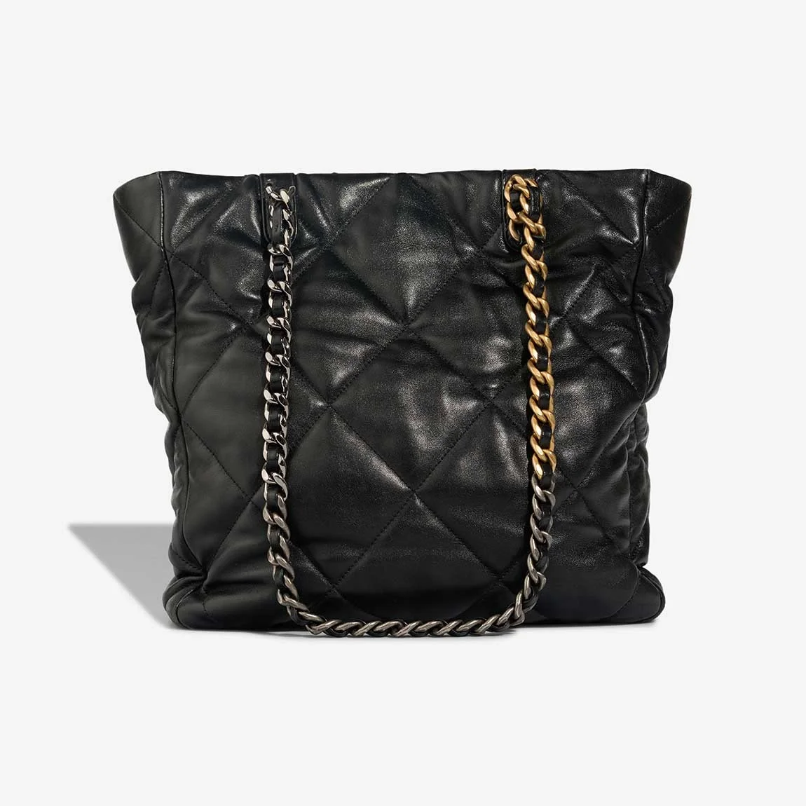 샤넬 19백 쇼핑 토트 미디엄 램스킨 블랙