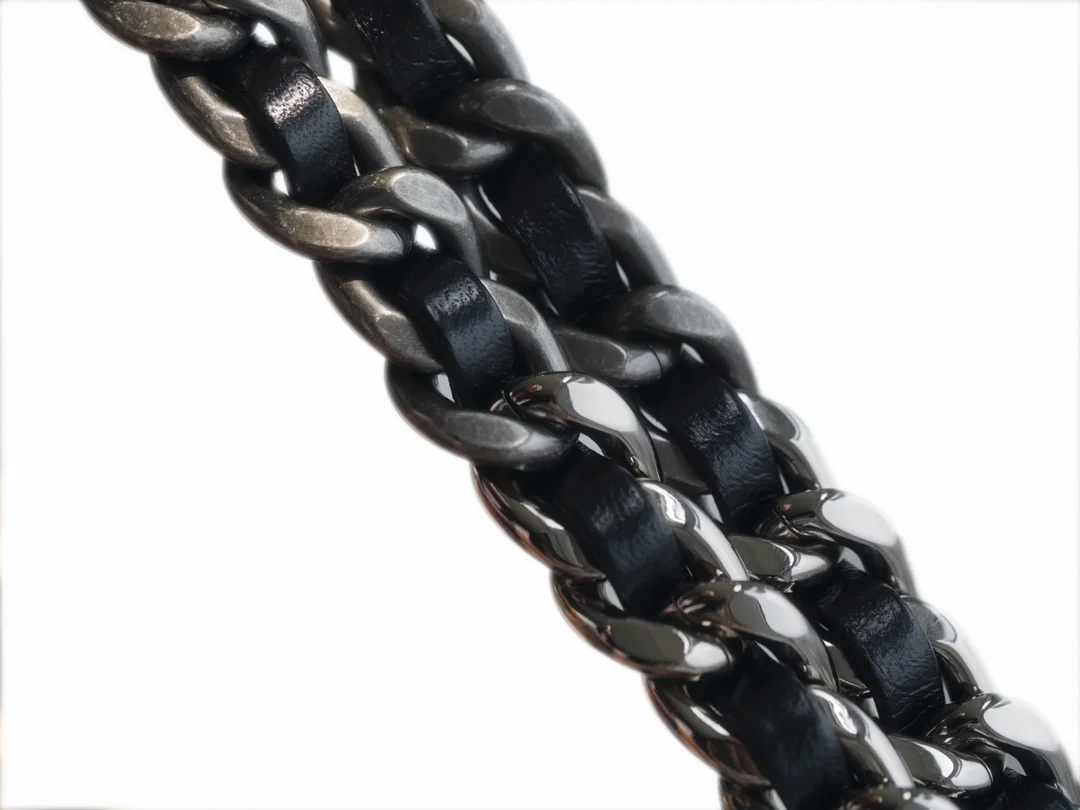 샤넬 19백 쇼핑 토트 미디엄 램스킨 블랙