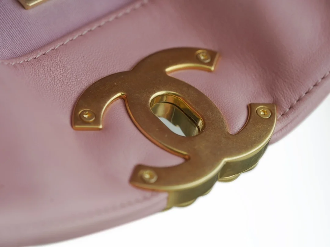 샤넬 19백 쇼핑 토트 미디엄 램스킨 핑크