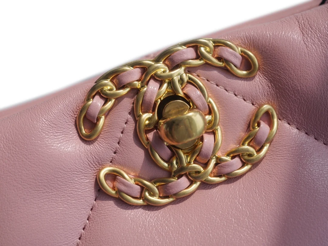 샤넬 19백 쇼핑 토트 미디엄 램스킨 핑크