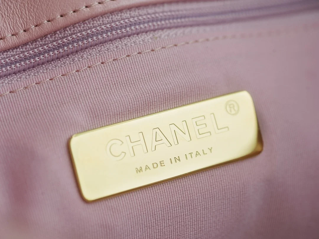 샤넬 19백 쇼핑 토트 미디엄 램스킨 핑크