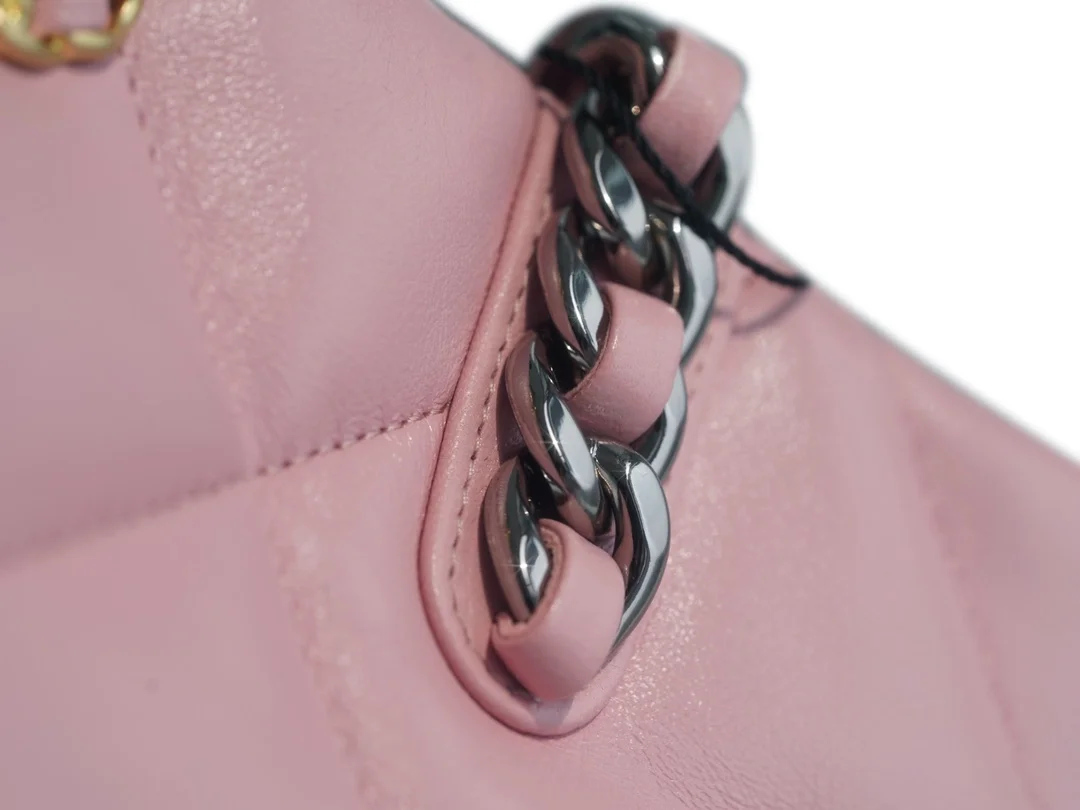 샤넬 19백 쇼핑 토트 미디엄 램스킨 핑크