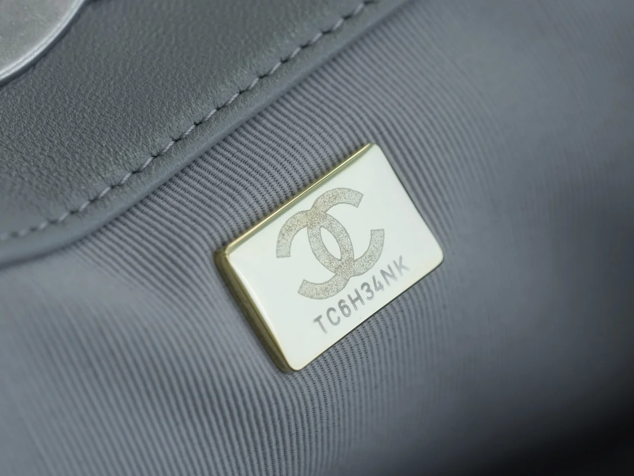 샤넬 19백 쇼핑 토트 미디엄 램스킨 그레이