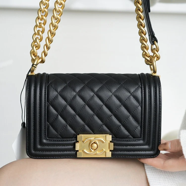 샤넬 보이백 스몰 블랙 금장 캐비어