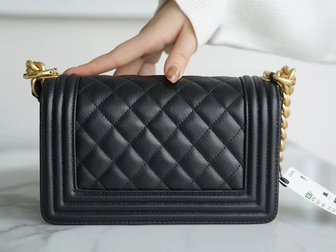 샤넬 보이백 스몰 블랙 금장 캐비어