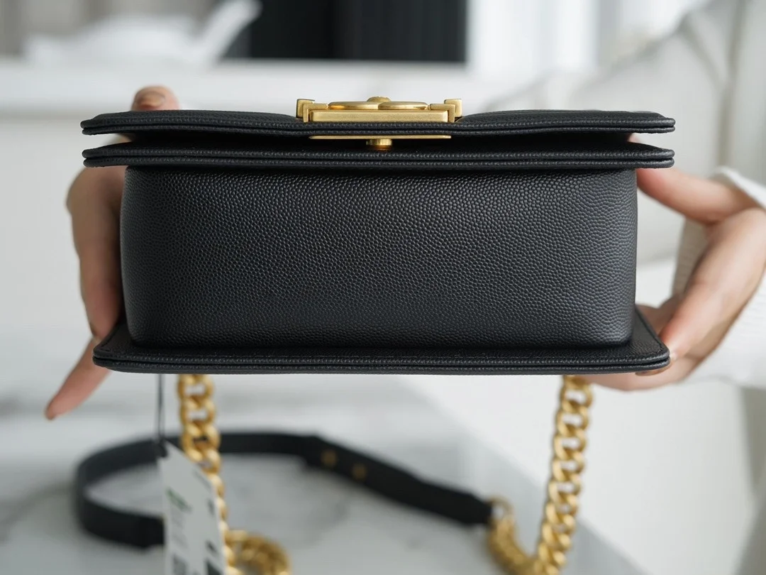 샤넬 보이백 스몰 블랙 금장 캐비어