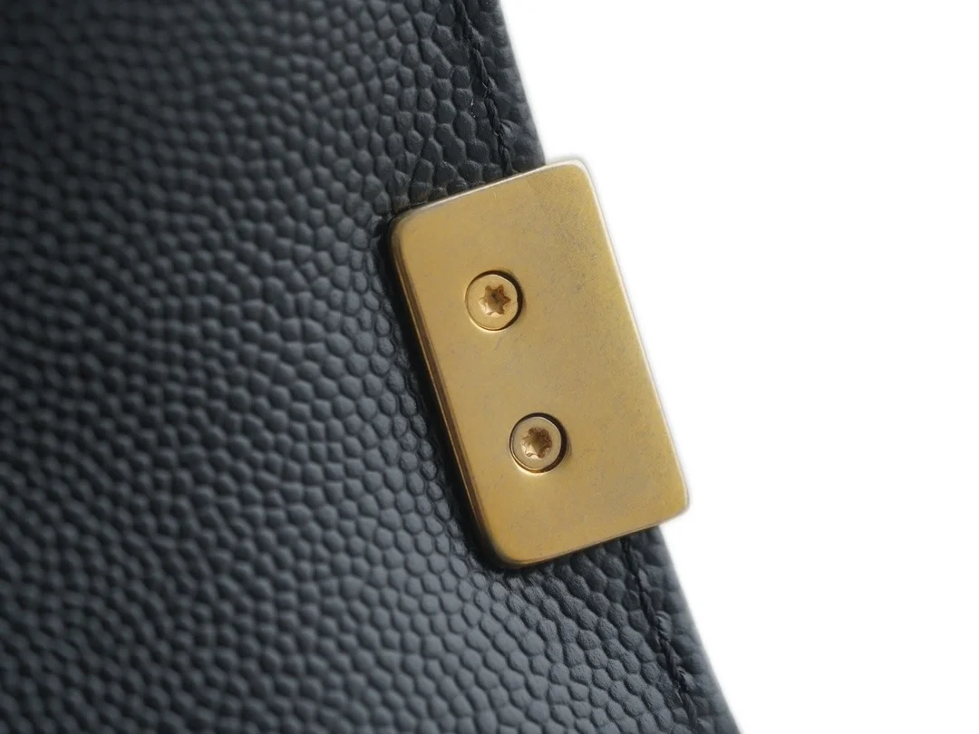 샤넬 보이백 스몰 블랙 금장 캐비어