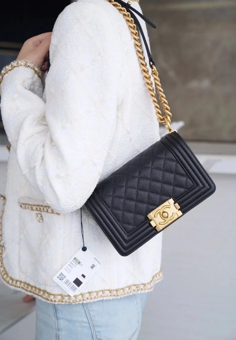 샤넬 보이백 스몰 블랙 금장 캐비어