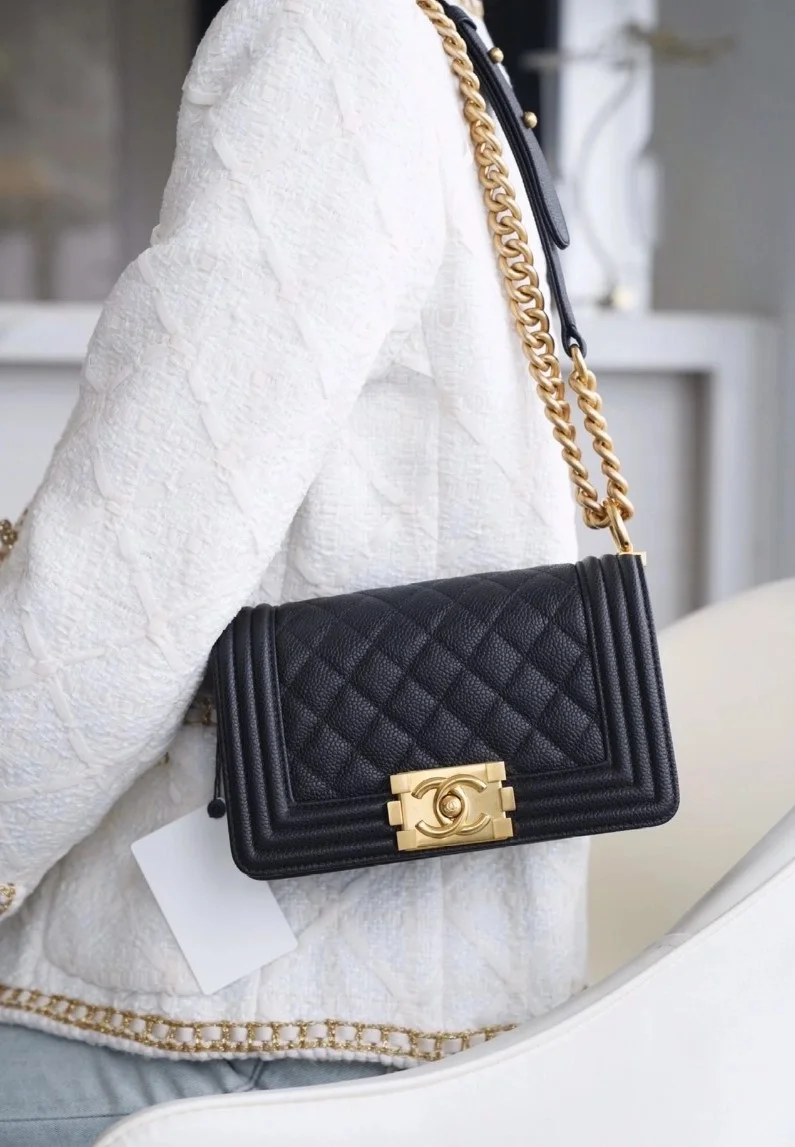 샤넬 보이백 스몰 블랙 금장 캐비어