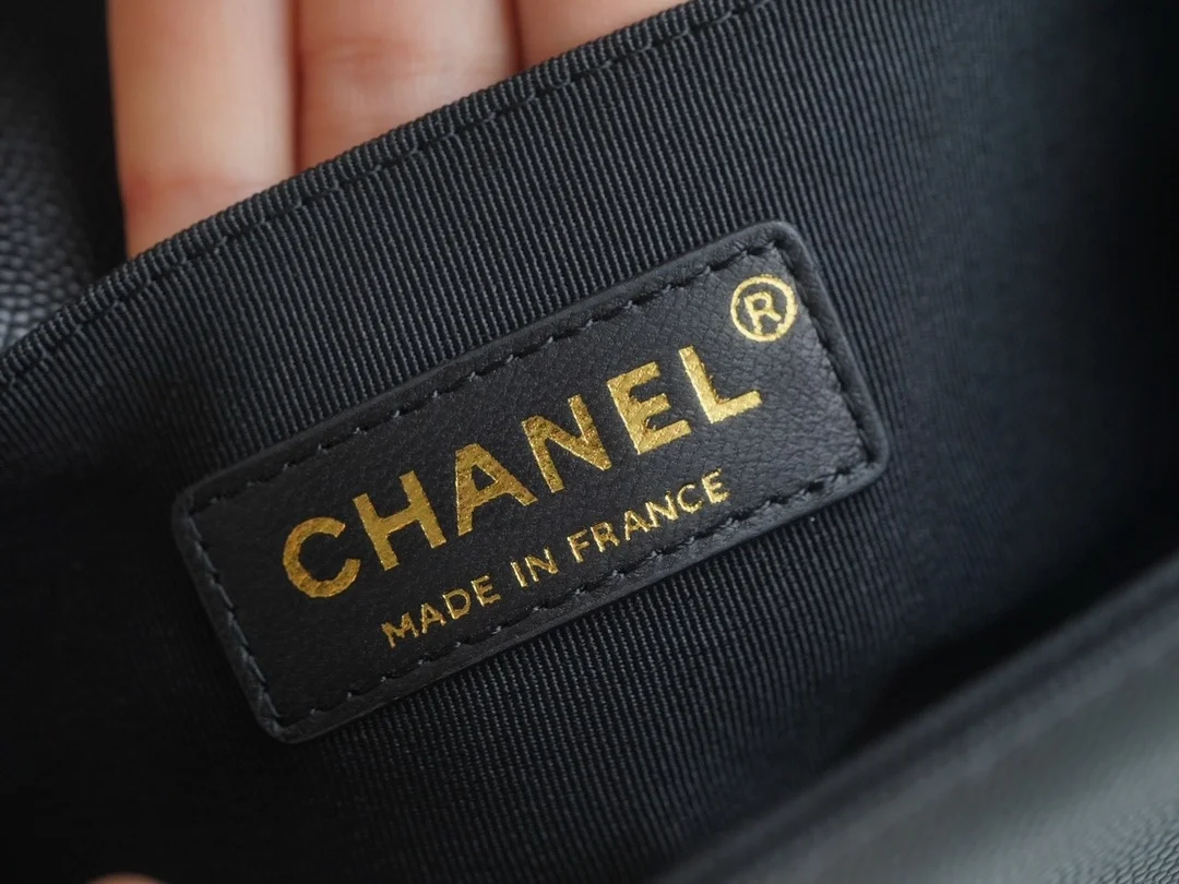 샤넬 보이백 스몰 블랙 금장 캐비어