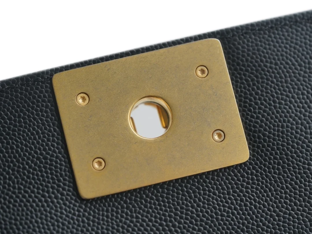 샤넬 보이백 스몰 블랙 금장 캐비어