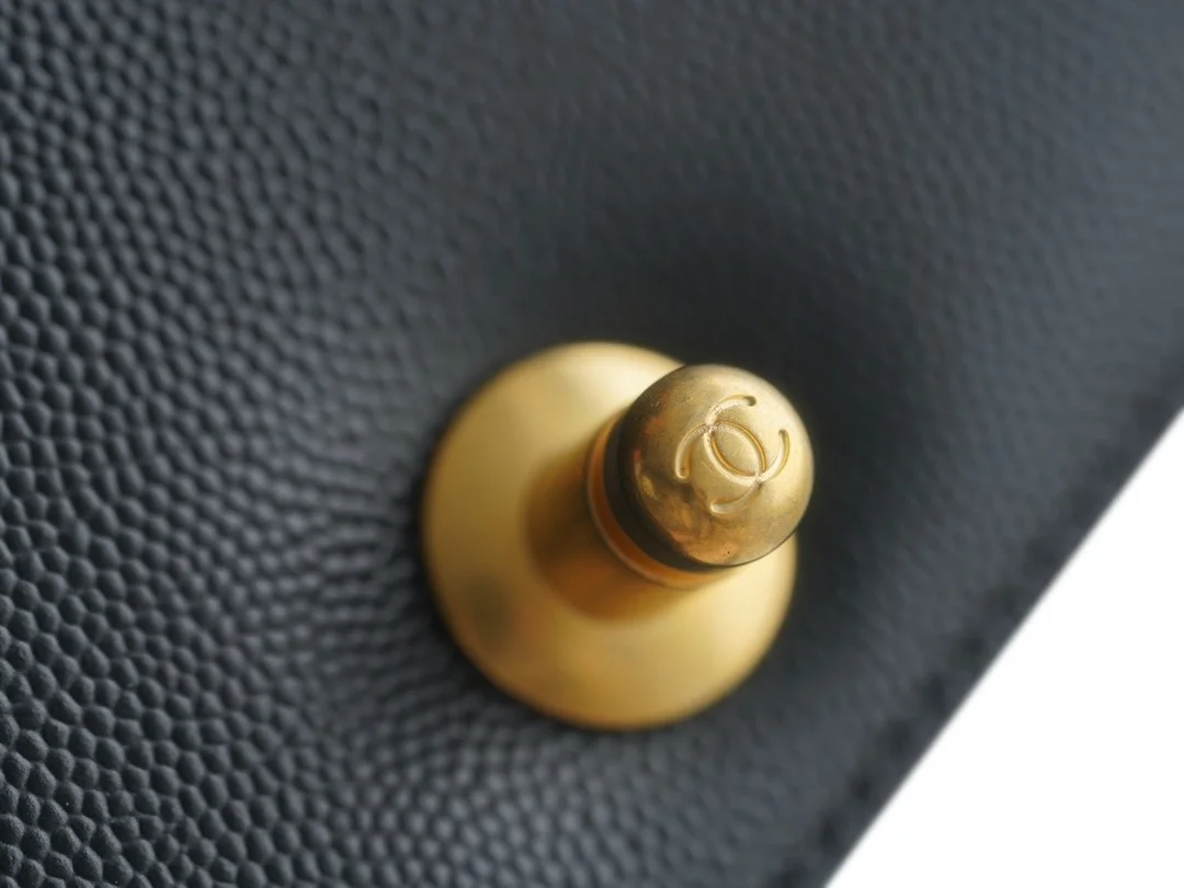 샤넬 보이백 스몰 블랙 금장 캐비어