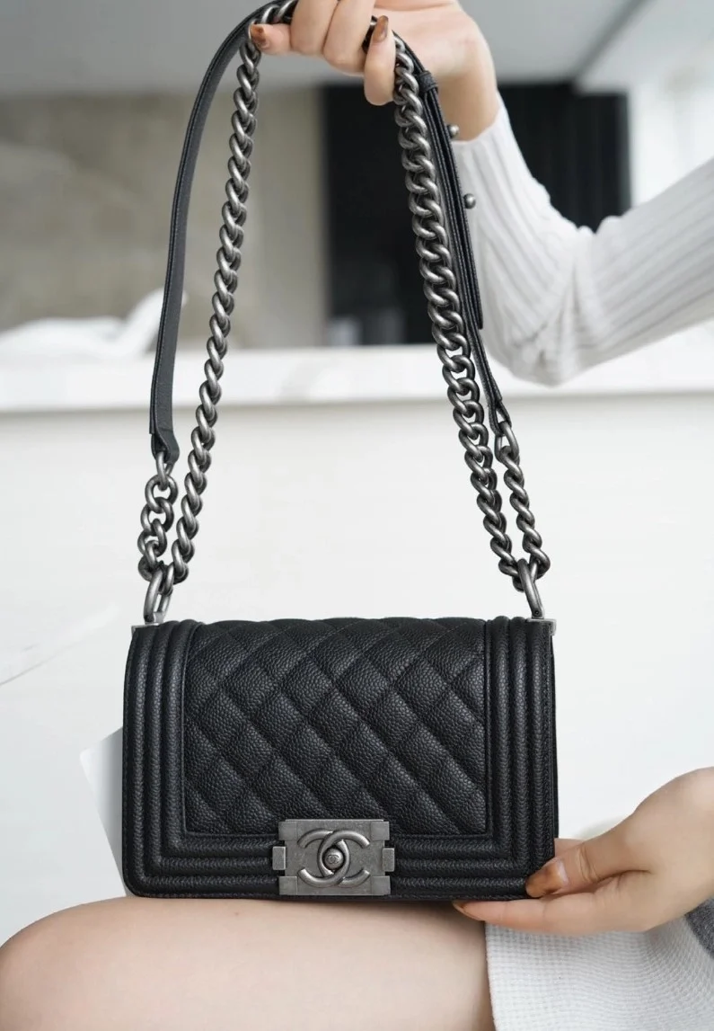 샤넬 보이백 스몰 블랙 은장 캐비어