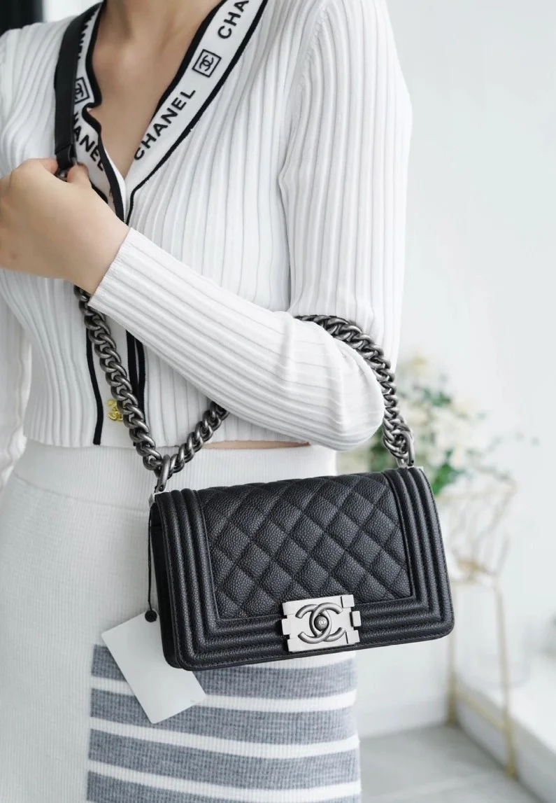 샤넬 보이백 스몰 블랙 은장 캐비어