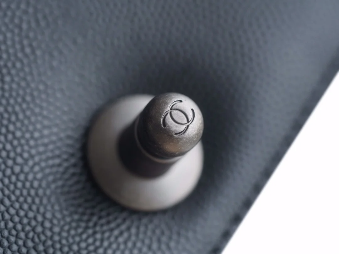 샤넬 보이백 스몰 블랙 은장 캐비어