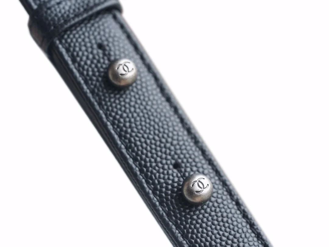 샤넬 보이백 스몰 블랙 은장 캐비어