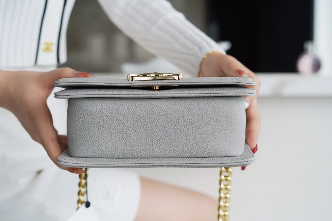 샤넬 보이백 스몰 그레이 금장 캐비어