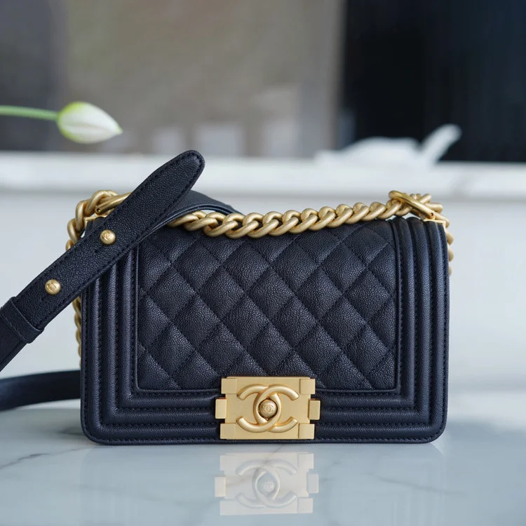 샤넬 보이백 스몰 다크 블루 금장 캐비어