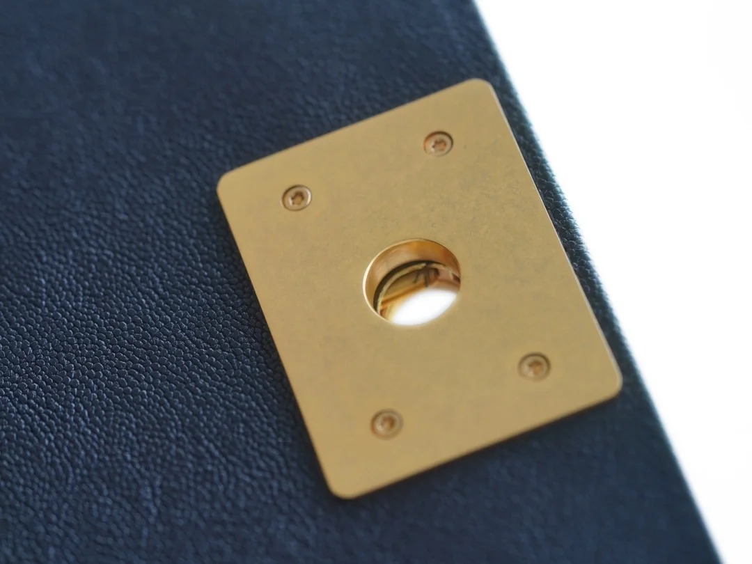 샤넬 보이백 스몰 다크 블루 금장 캐비어