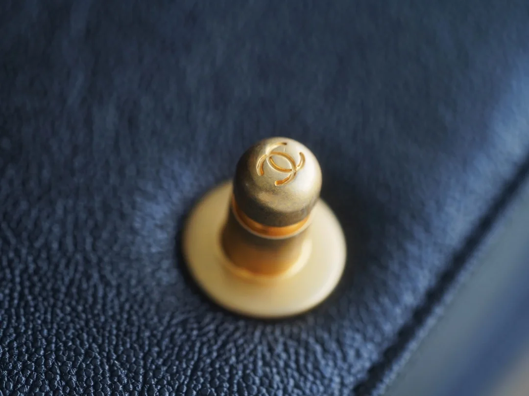 샤넬 보이백 스몰 다크 블루 금장 캐비어