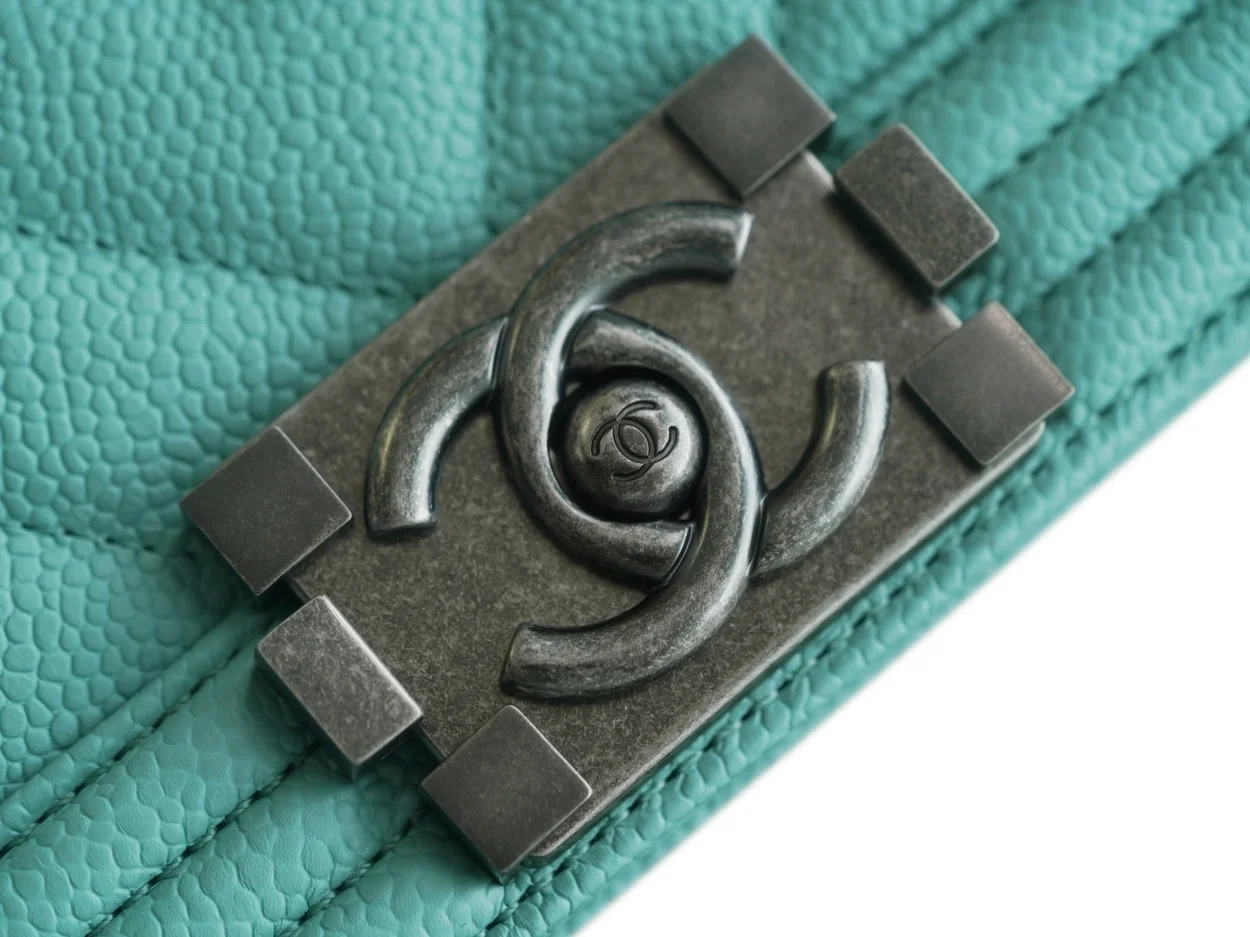 샤넬 보이백 스몰 티파니 블루 은장 캐비어