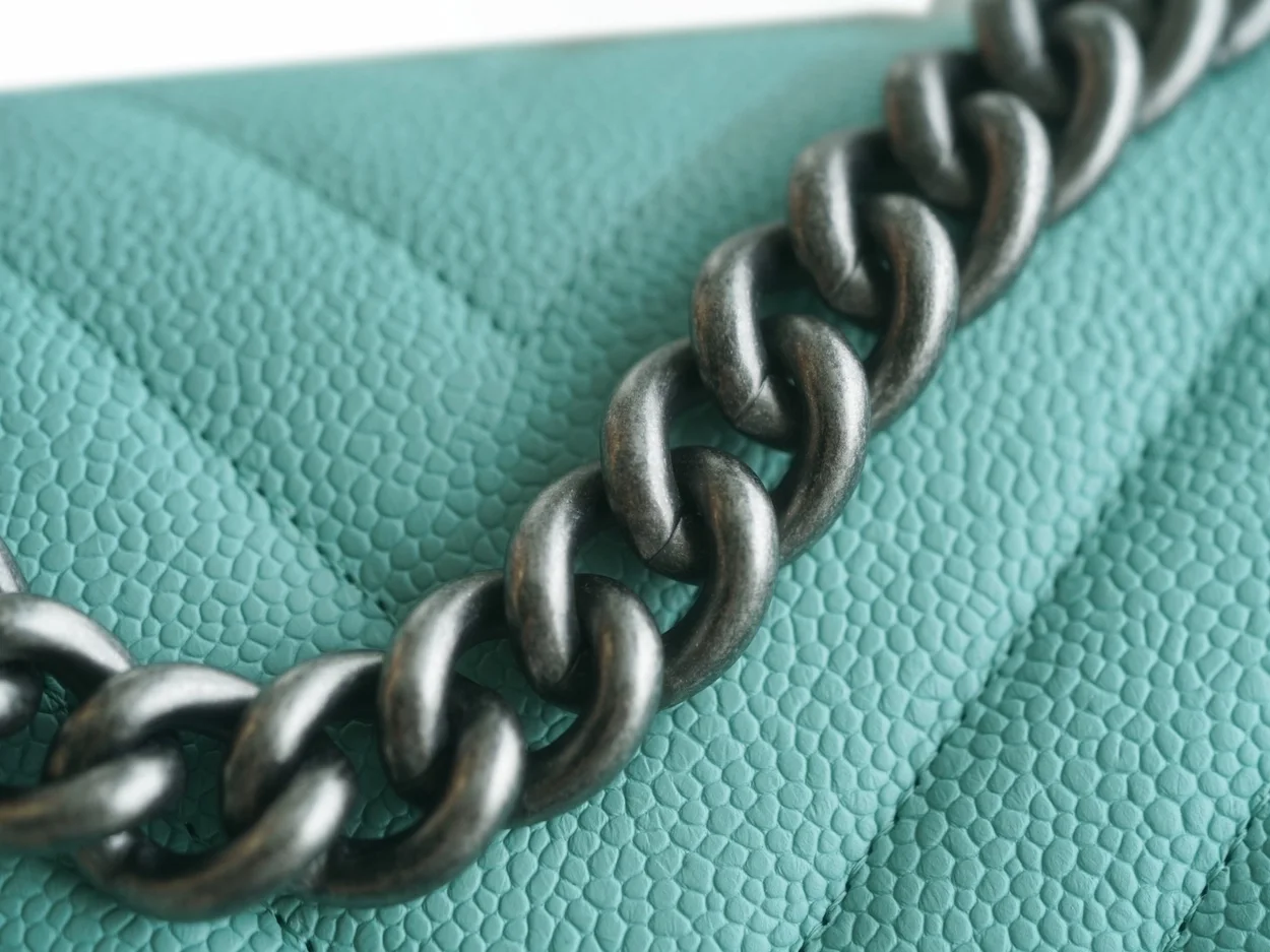 샤넬 보이백 스몰 티파니 블루 은장 캐비어